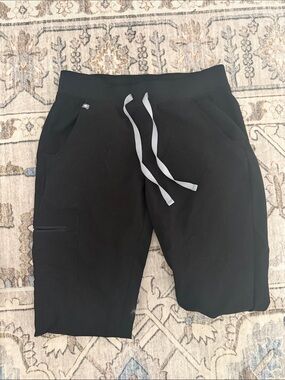Black fig jogger scrub pants